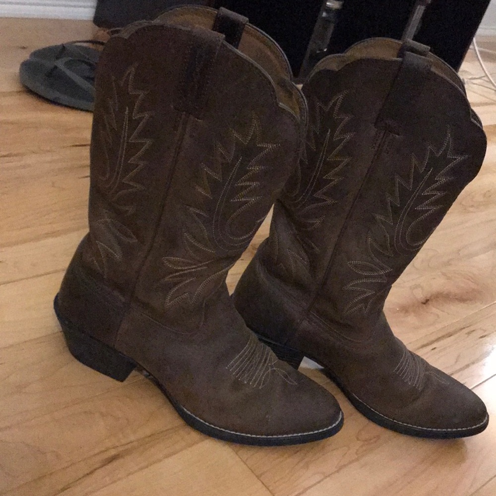 Ariat cowgirl boots!